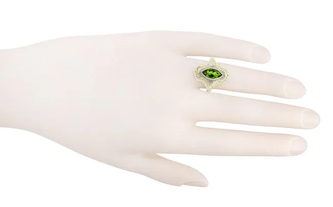 Art Deco Peridot Filigree Cocktail Ring in 14 Karat Yellow Gold