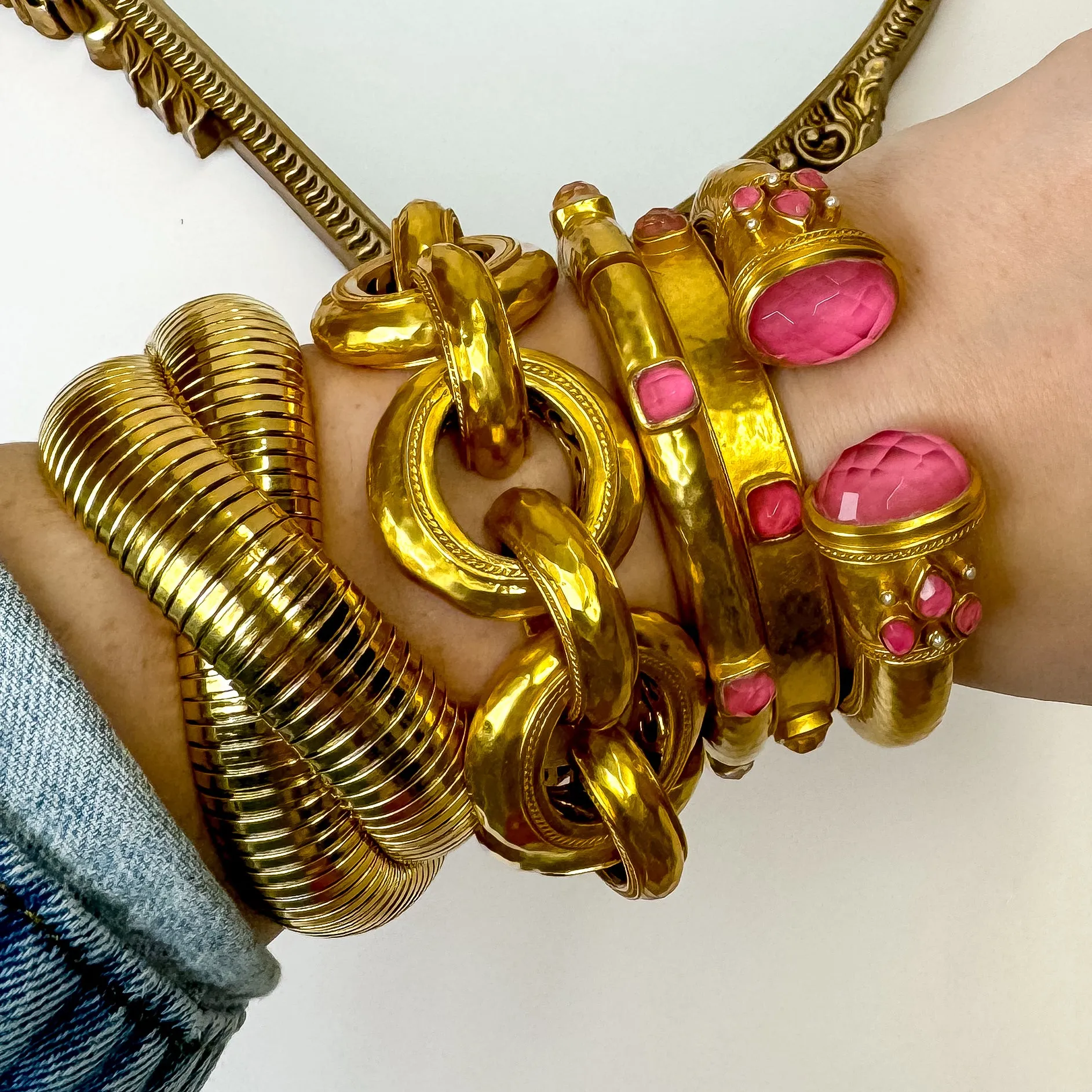 Julie Vos | Catalina Hinge Bangle with Peony Pink Crystals in Gold